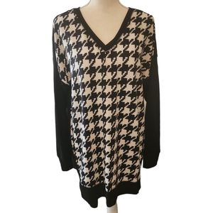 Women's Black & White Pattern Sweater
